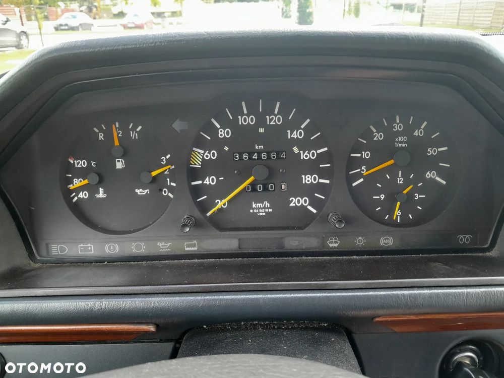 Mercedes-Benz W124 (1984-1993) - 28