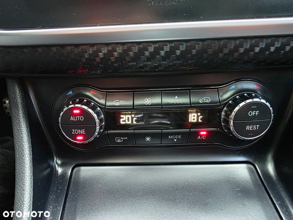 Mercedes-Benz Klasa A 250 7G-DCT AMG Line - 25