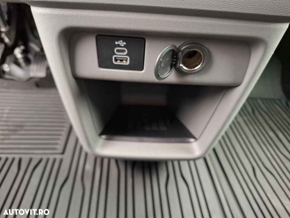 Ford Tourneo Custom - 17