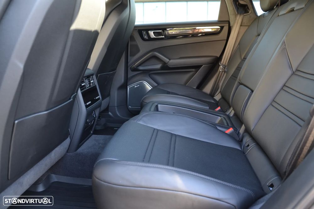 Porsche Cayenne Coupé Turbo GT Tiptronic S - 24