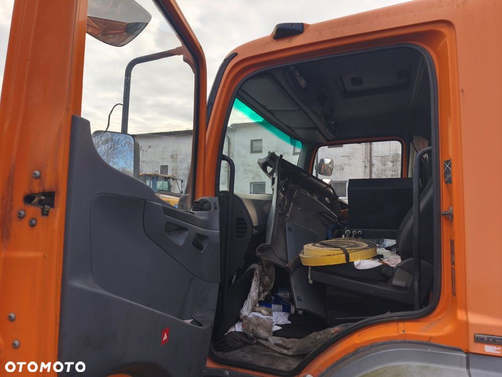 Mercedes-Benz 1824 L - 11