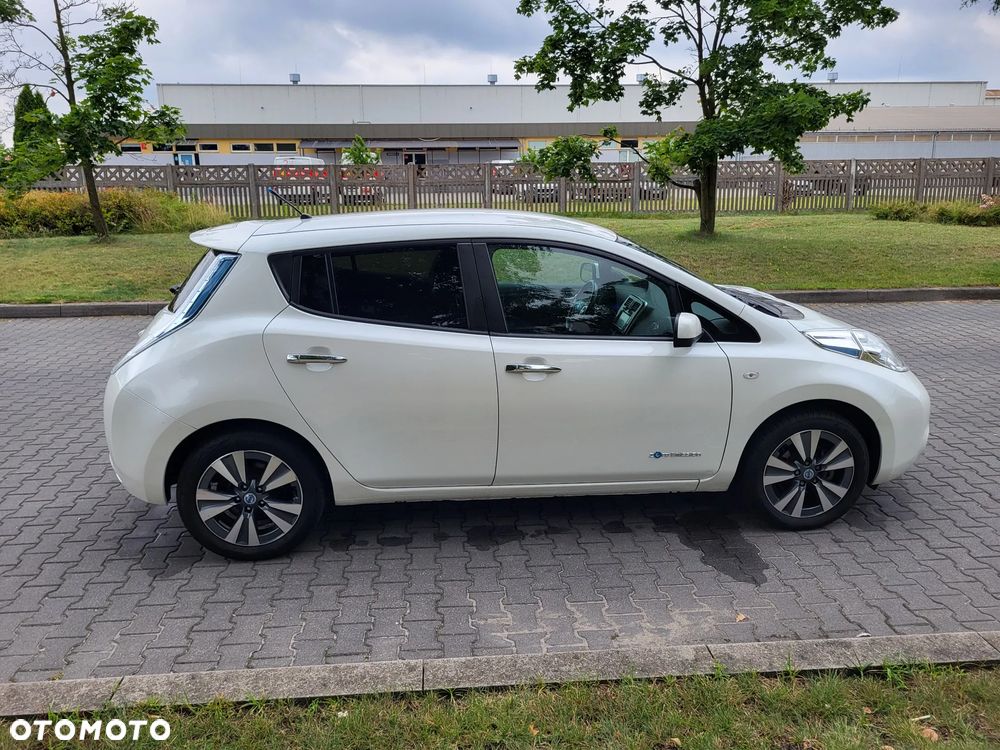 Nissan Leaf 24 kWh (mit Batterie) Visia + - 10