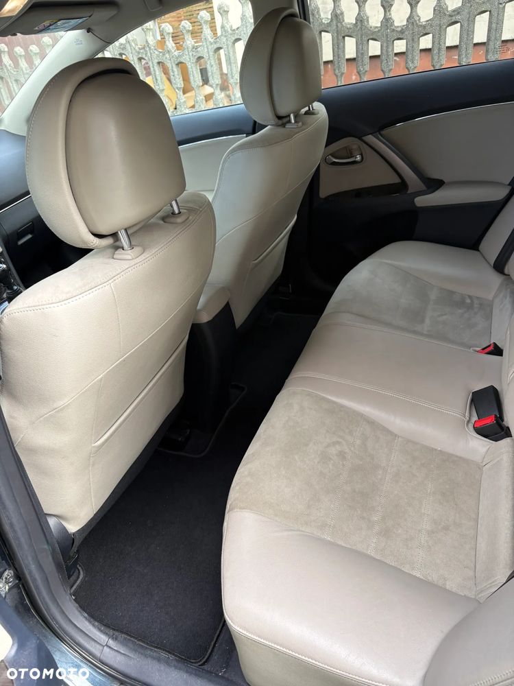 Toyota Avensis 2.0 D-4D Premium - 16