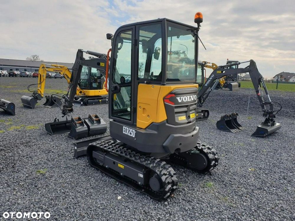 Volvo ECR25D NOWA DOSTĘPNA OD RĘKI, SZYBKOZŁĄCZE, DŁUGIE RAMIĘ, OBRÓT W OBRYSIE - 3