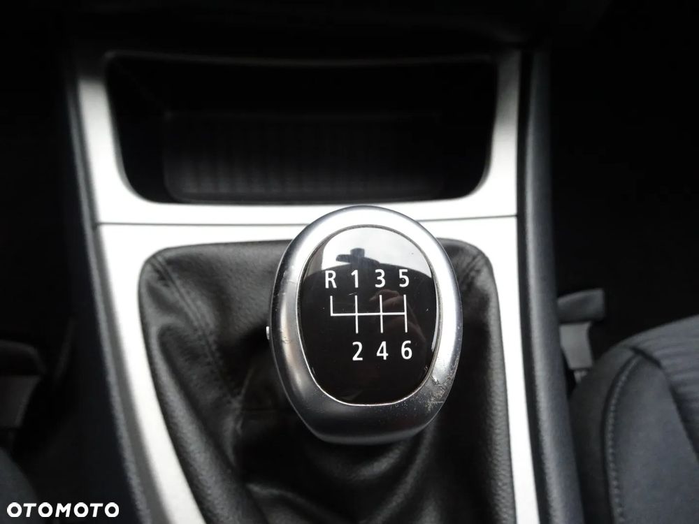 BMW Seria 1 118d DPF - 26