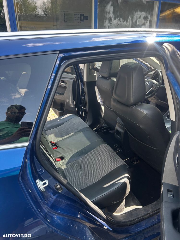 Toyota Auris 1.8 L VVT-i HSD Sol + - 2