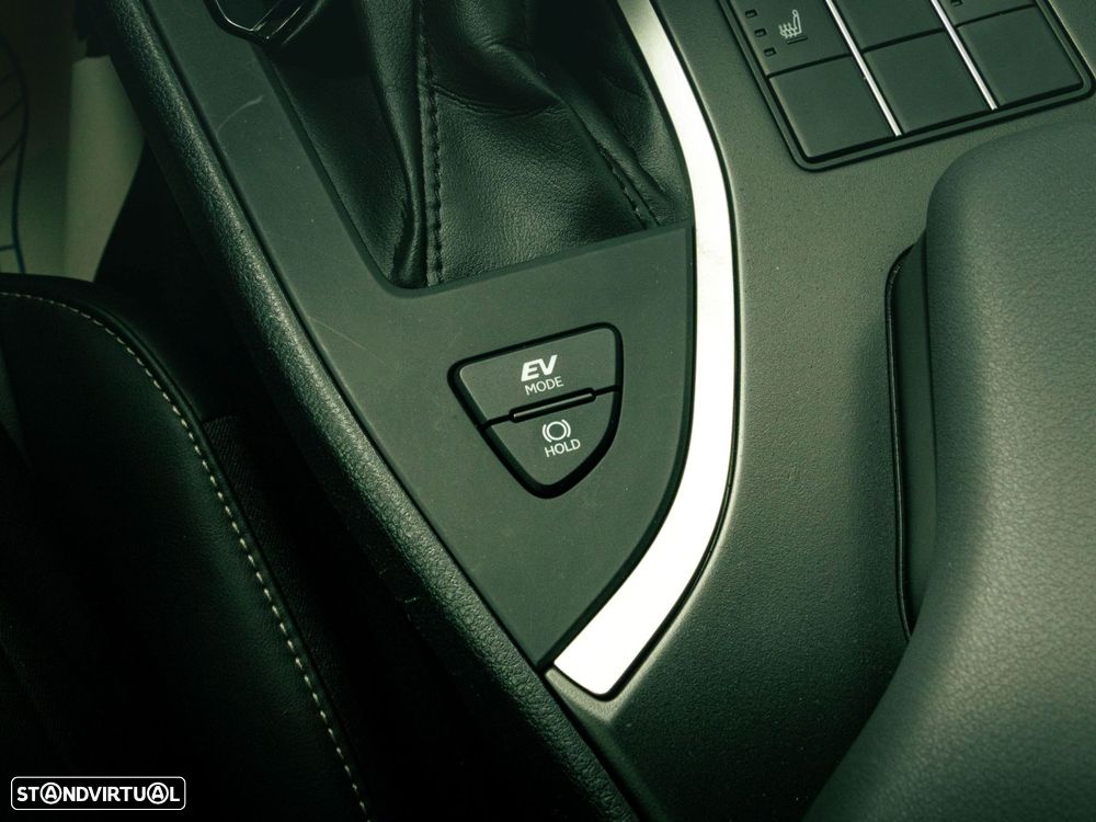 Lexus UX 250h Sport - 34