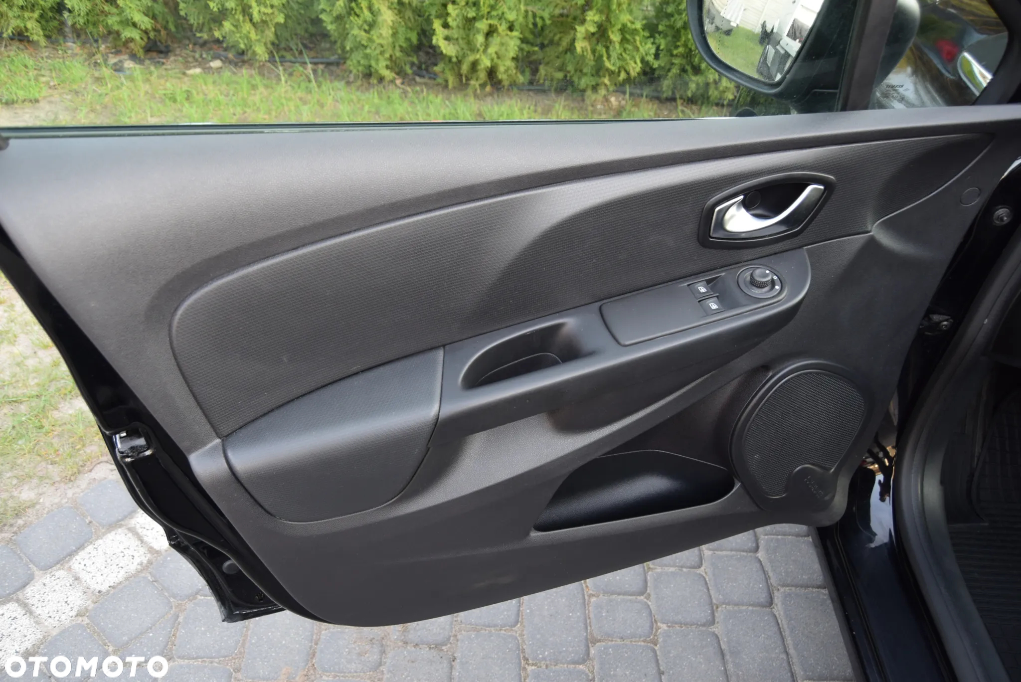 Renault Clio 1.2 16V 75 Life - 21