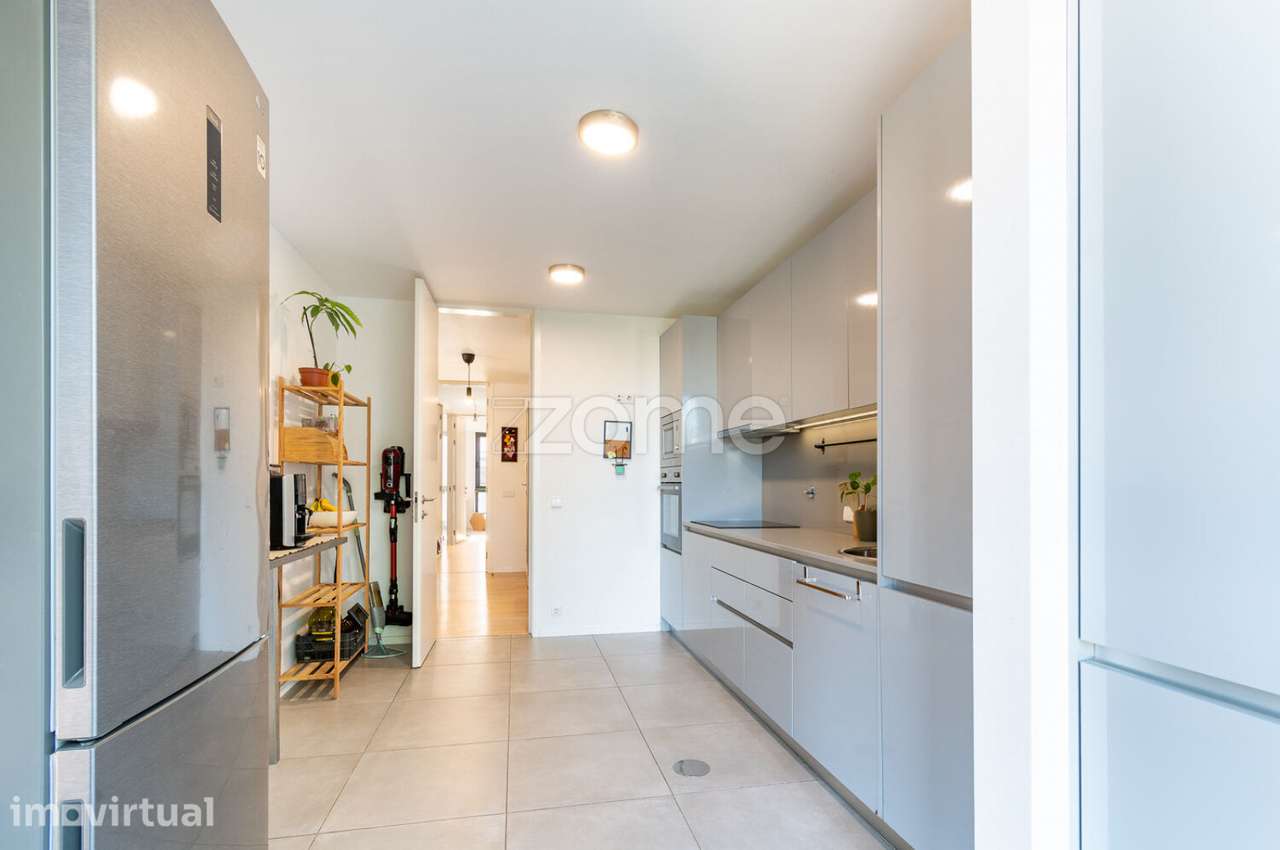 Apartamento T3 com 3 Frentes na Avenida da Praia, Esmoriz