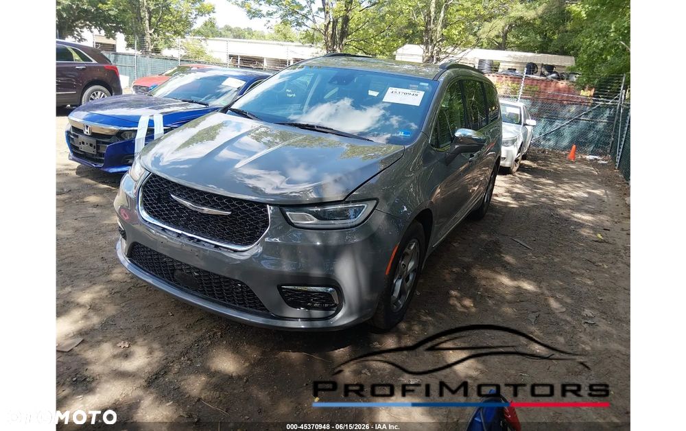 Chrysler Pacifica - 2