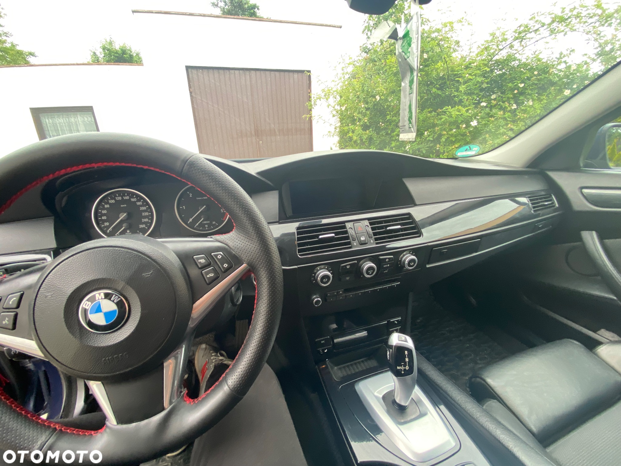 BMW Seria 5 525d Touring - 13