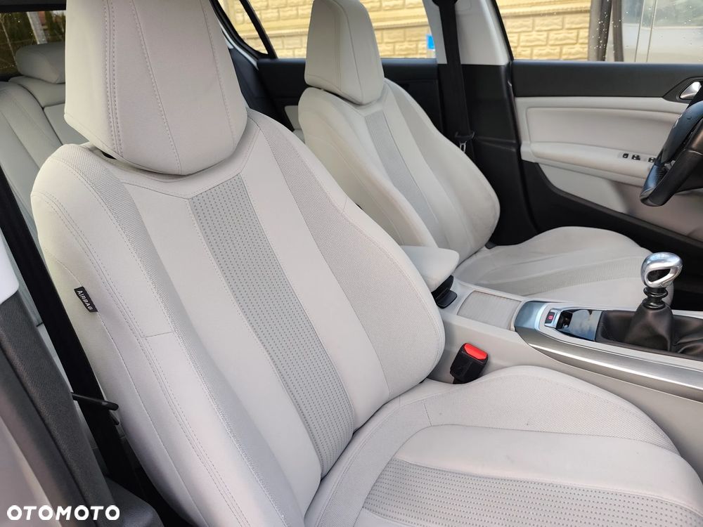 Peugeot 308 1.6 THP Allure - 23