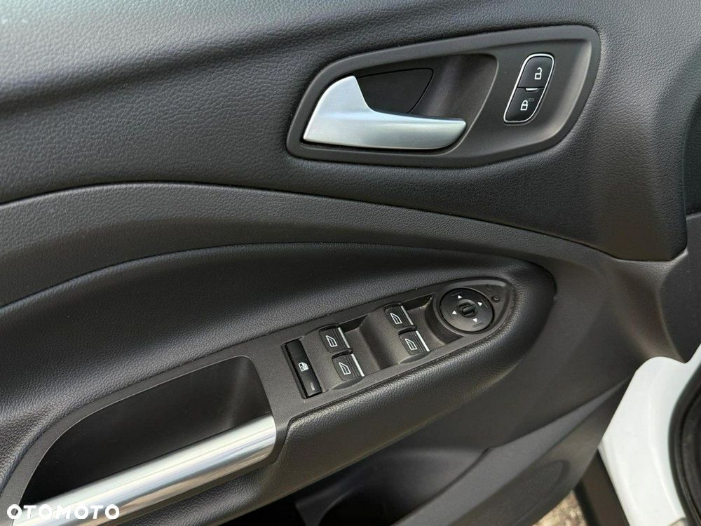 Ford Kuga - 26