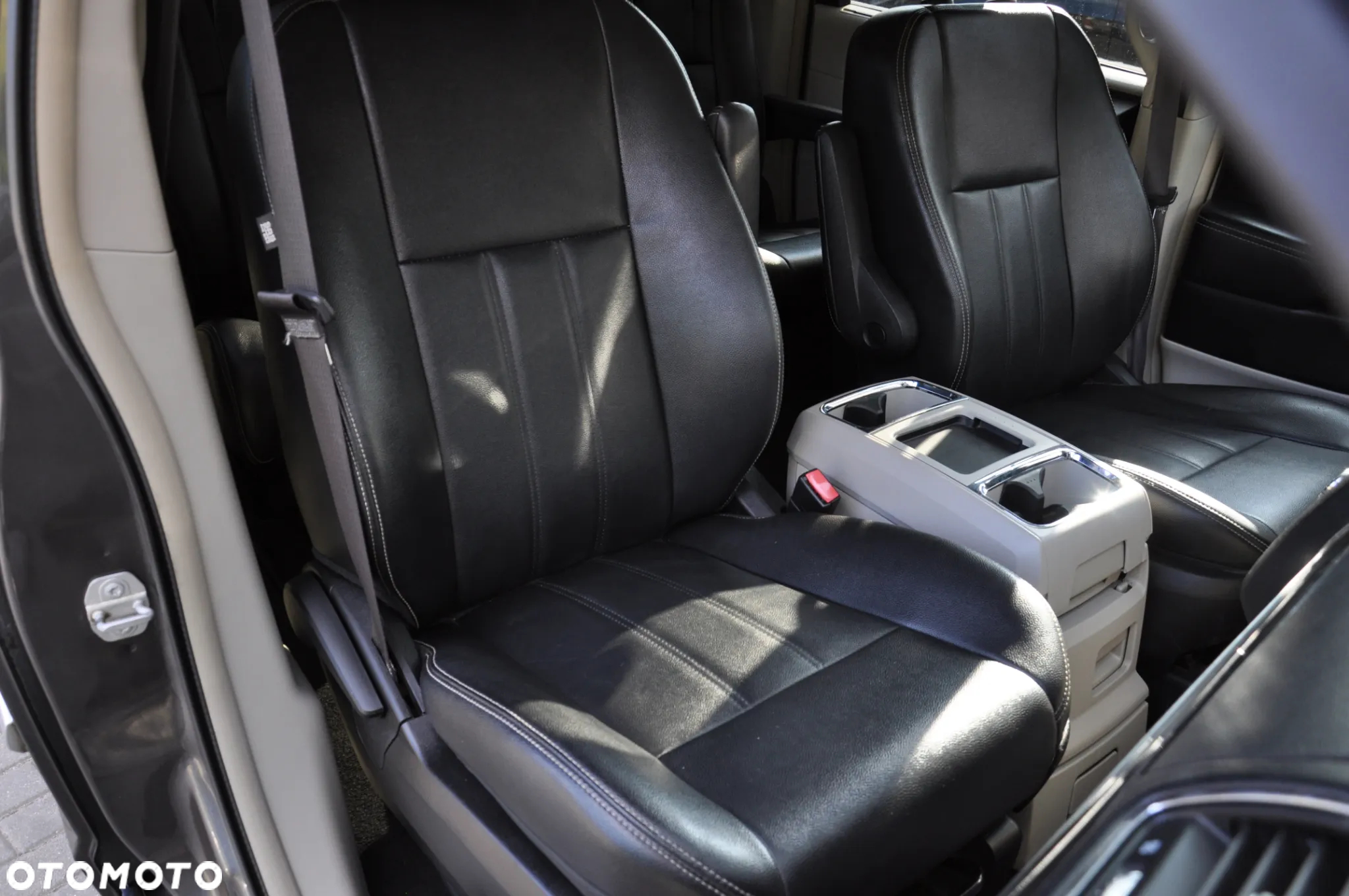 Chrysler Town & Country 3.6 Touring - 27