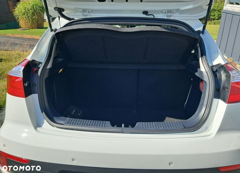Kia Rio - 16