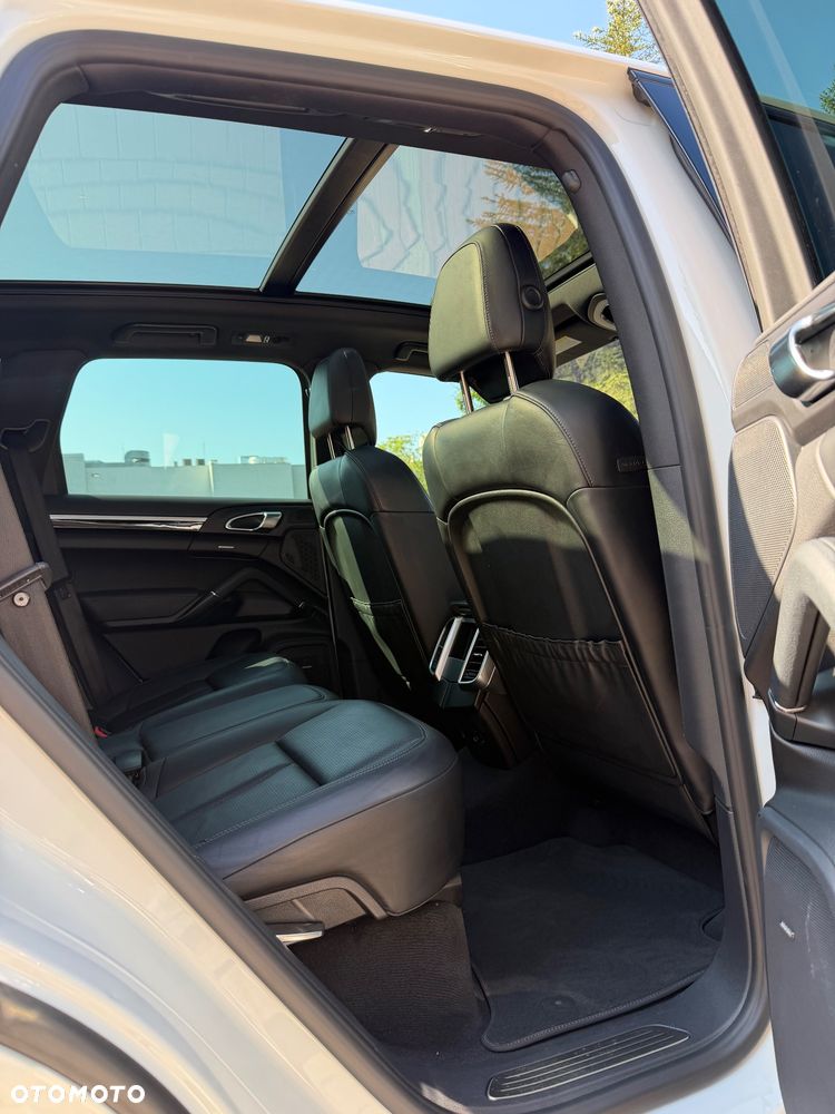 Porsche Cayenne Platinum Edition - 14