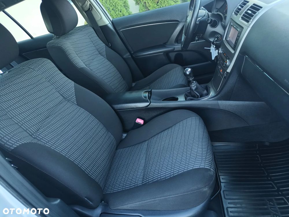 Toyota Avensis 1.8 Sol NAVI - 23