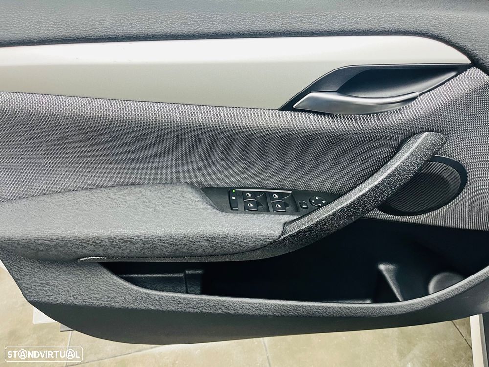 BMW X1 18 d xDrive Pack M - 32