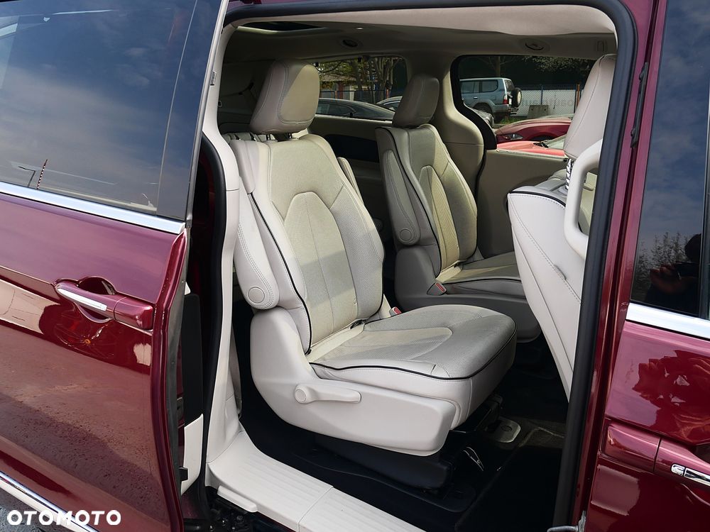 Chrysler Pacifica - 8