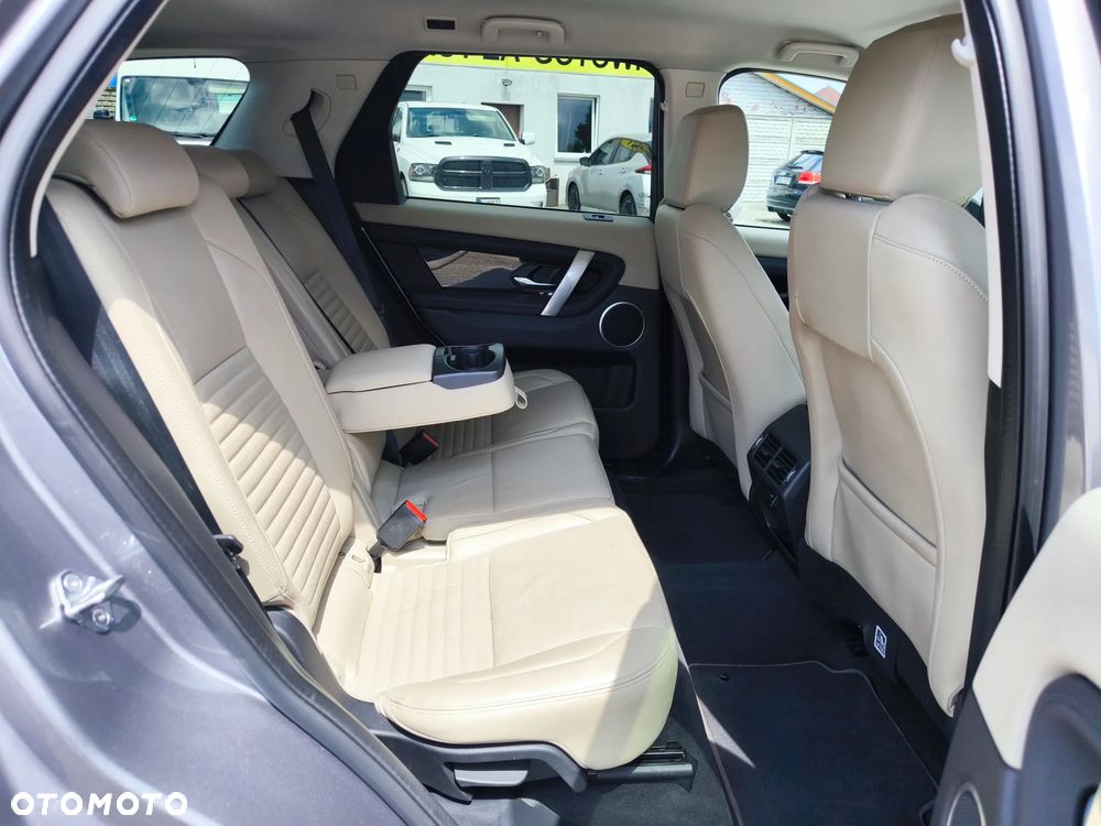 Land Rover Discovery Sport - 12
