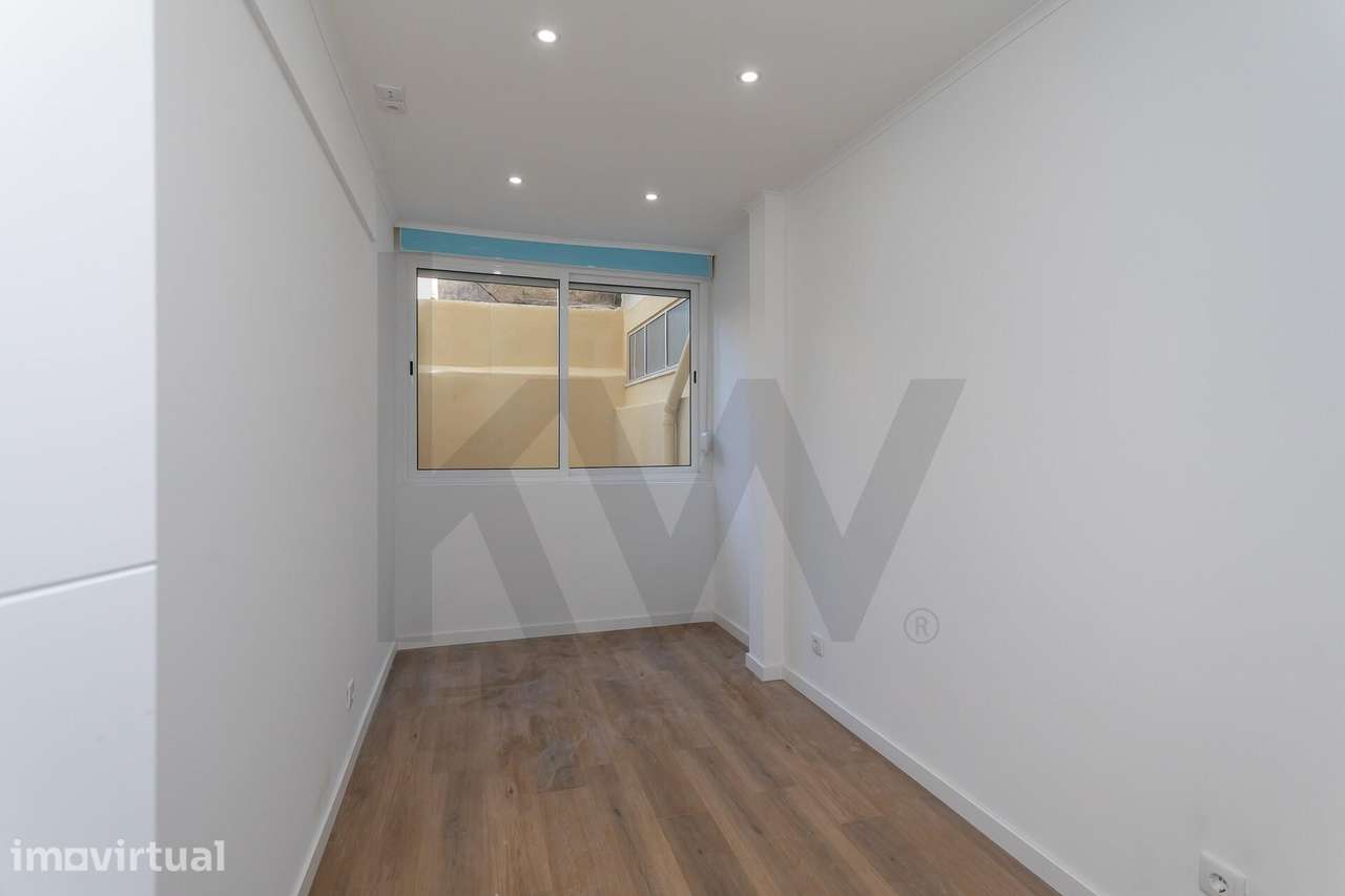 T2+1 TOTALMENTE REMODELADO COM LOGRADOURO - AMADORA - Grande imagem: 4/24