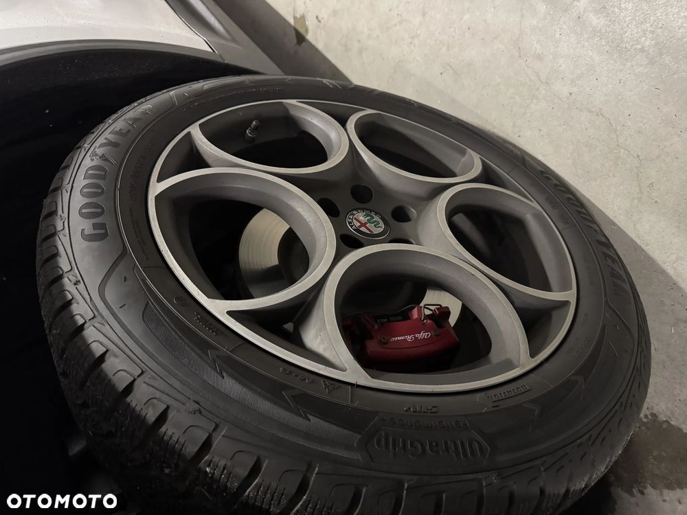 Alfa Romeo Stelvio 2.0 Turbo 16V AT8-Q4 Ti - 12