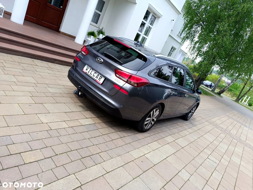 Hyundai i30 blue Kombi 1.6 CRDi Style - 17