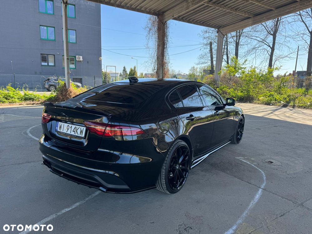 Jaguar XE 2.0 D180 HSE - 6
