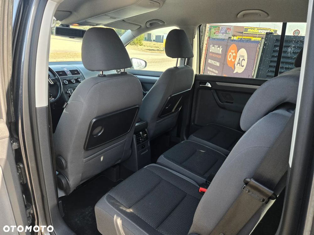 Volkswagen Touran - 16