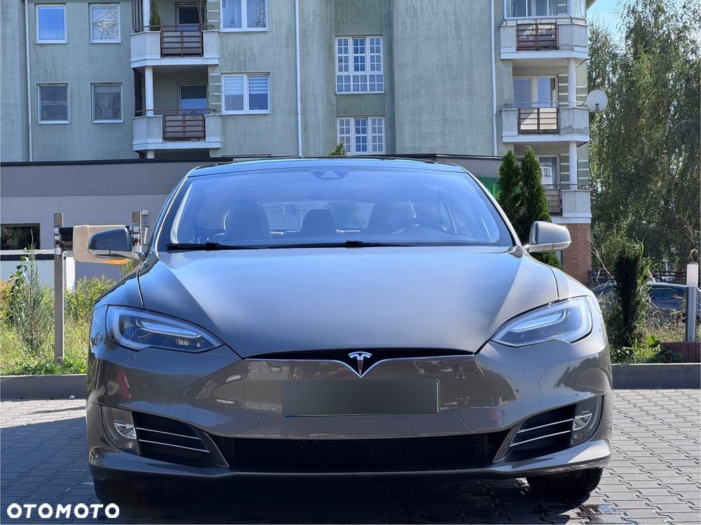 Tesla Model S - 7