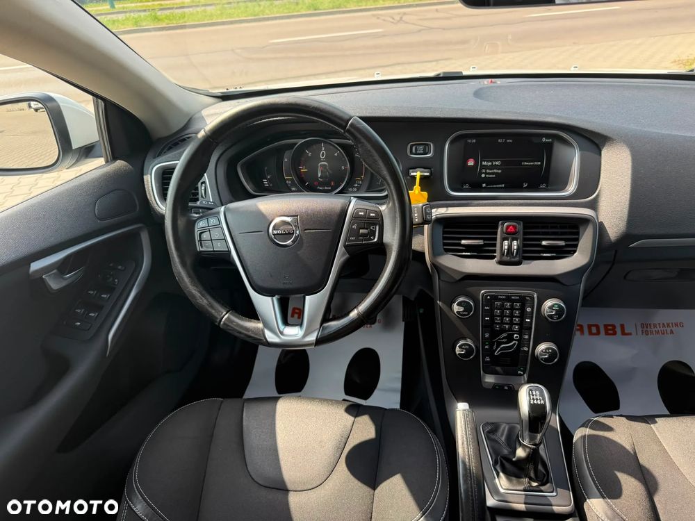 Volvo V40 D2 Momentum - 9