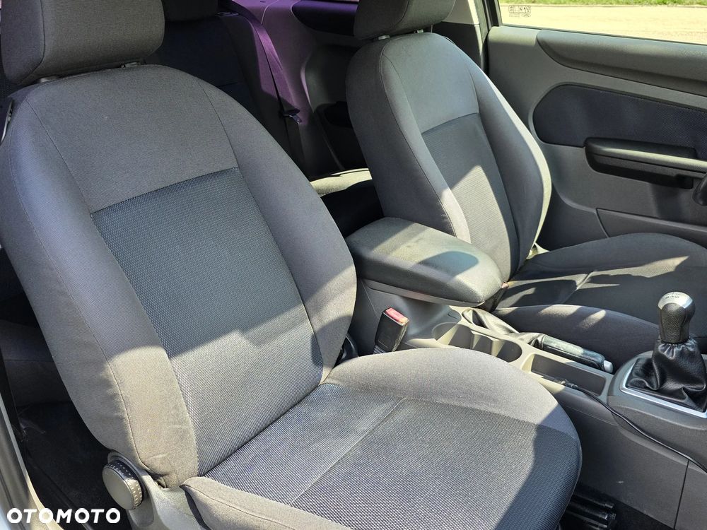 Ford Focus 1.8 Trend - 22