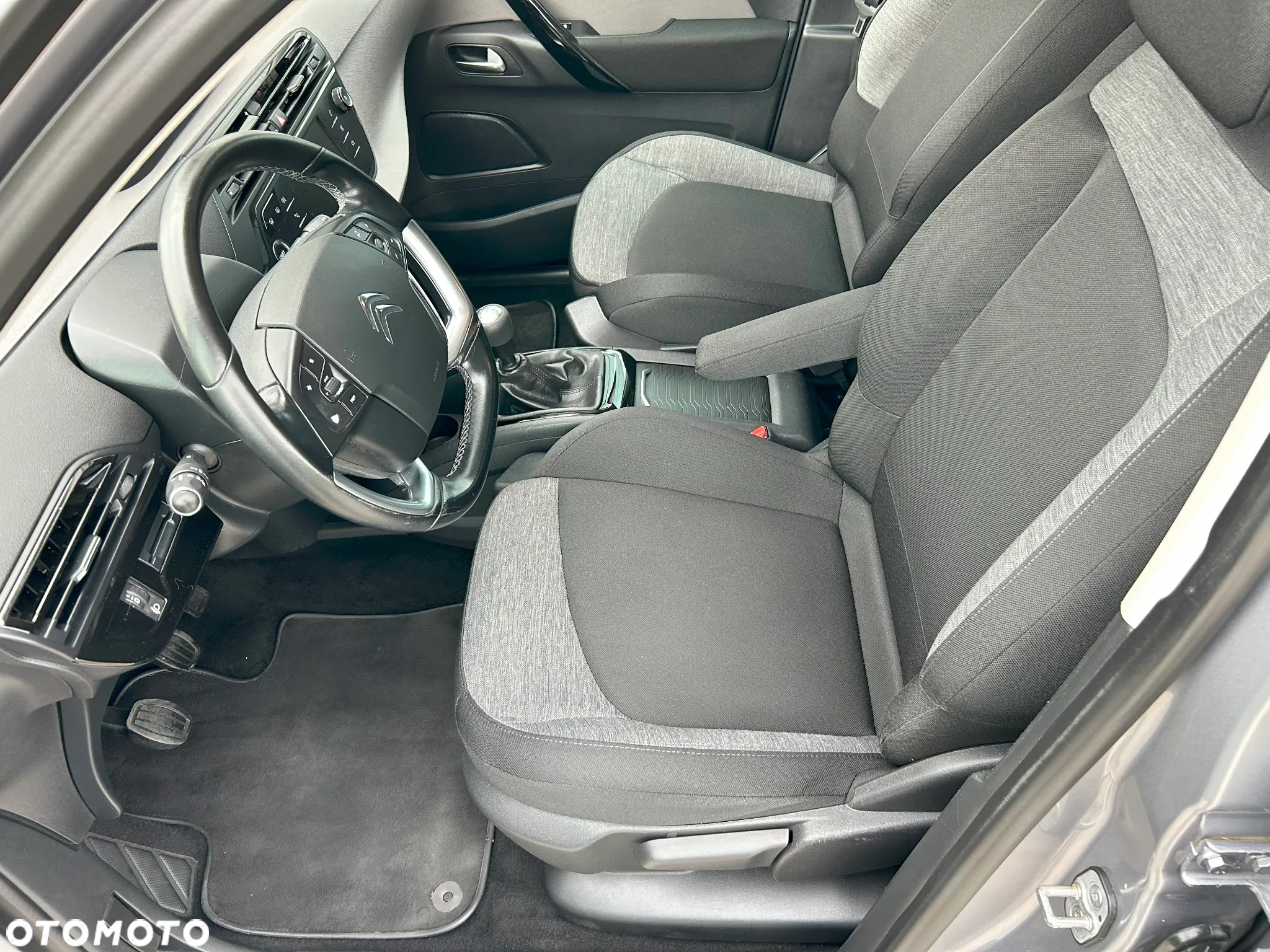 Citroën C4 Picasso - 25