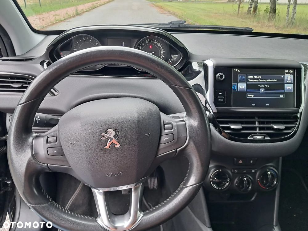 Peugeot 208 - 12