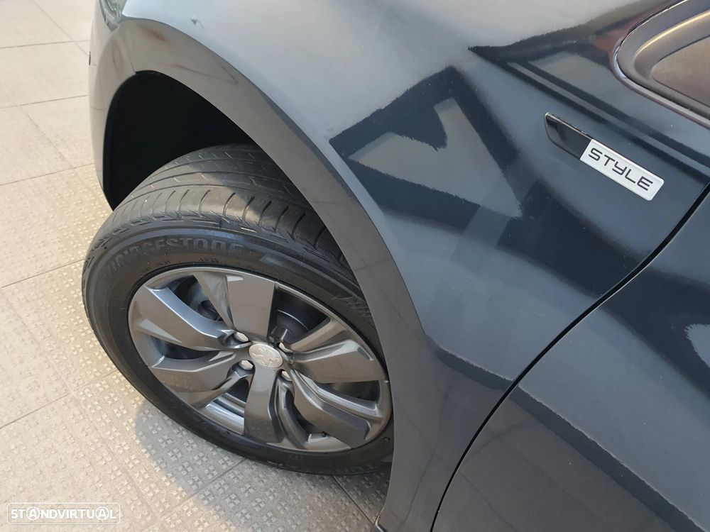 Peugeot 2008 1.2 PureTech Style EAT6 - 18