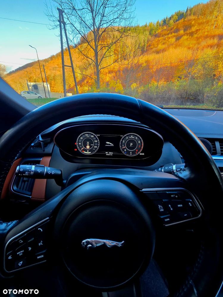Jaguar E-Pace 2.0 i4P AWD HSE - 17