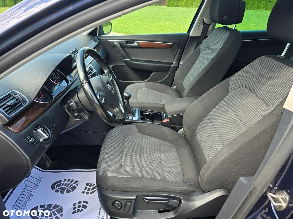 Volkswagen Passat - 16