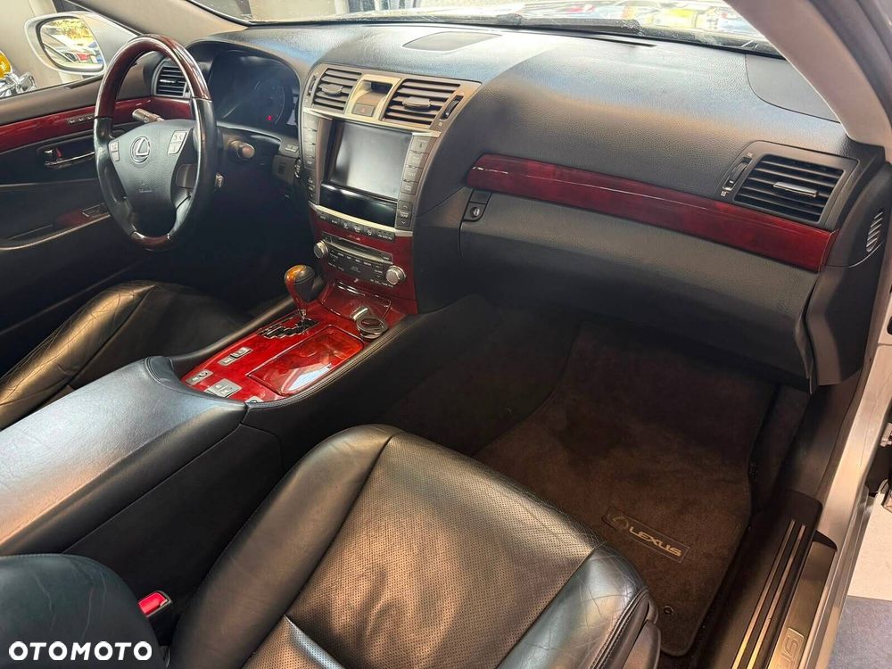 Lexus LS - 22
