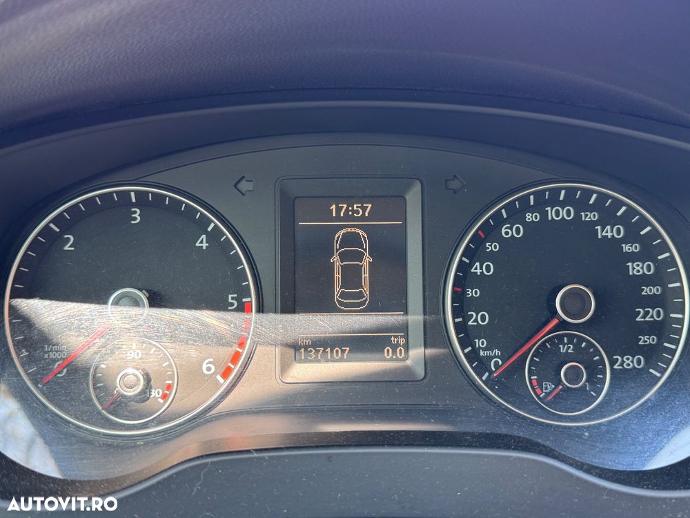 Volkswagen Jetta 1.6 TDI DPF Comfortline - 8
