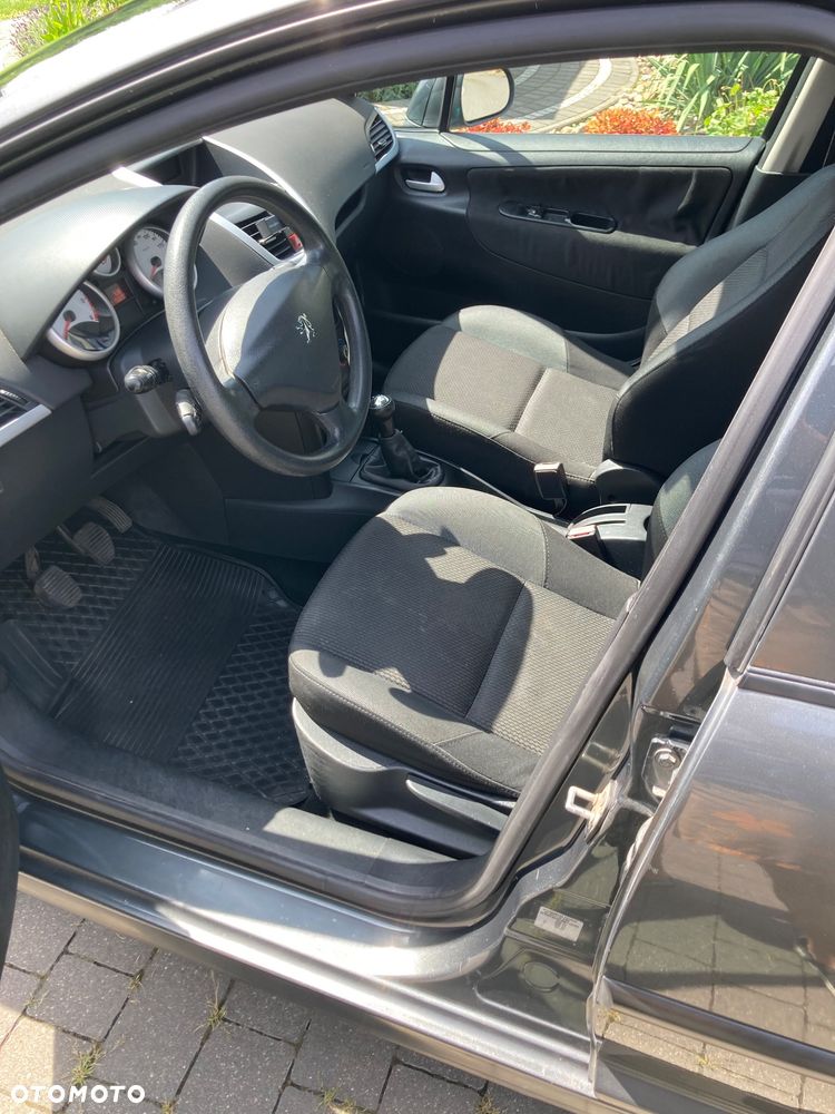 Peugeot 207 - 13