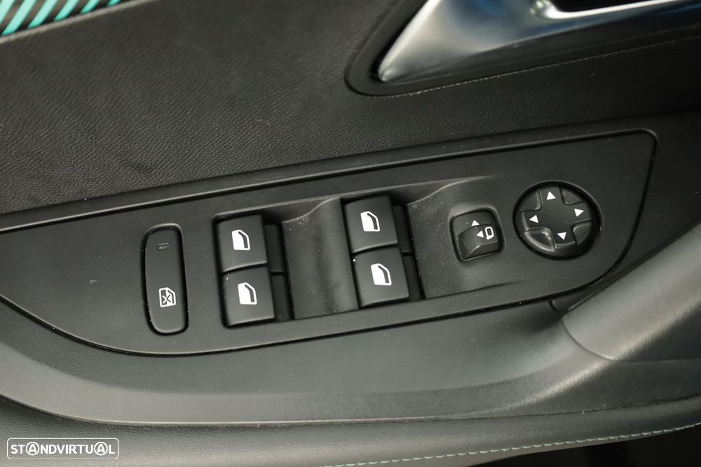Peugeot 2008 1.2 PureTech Allure Pack EAT8 - 21