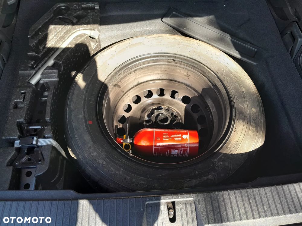 Volkswagen Passat - 31