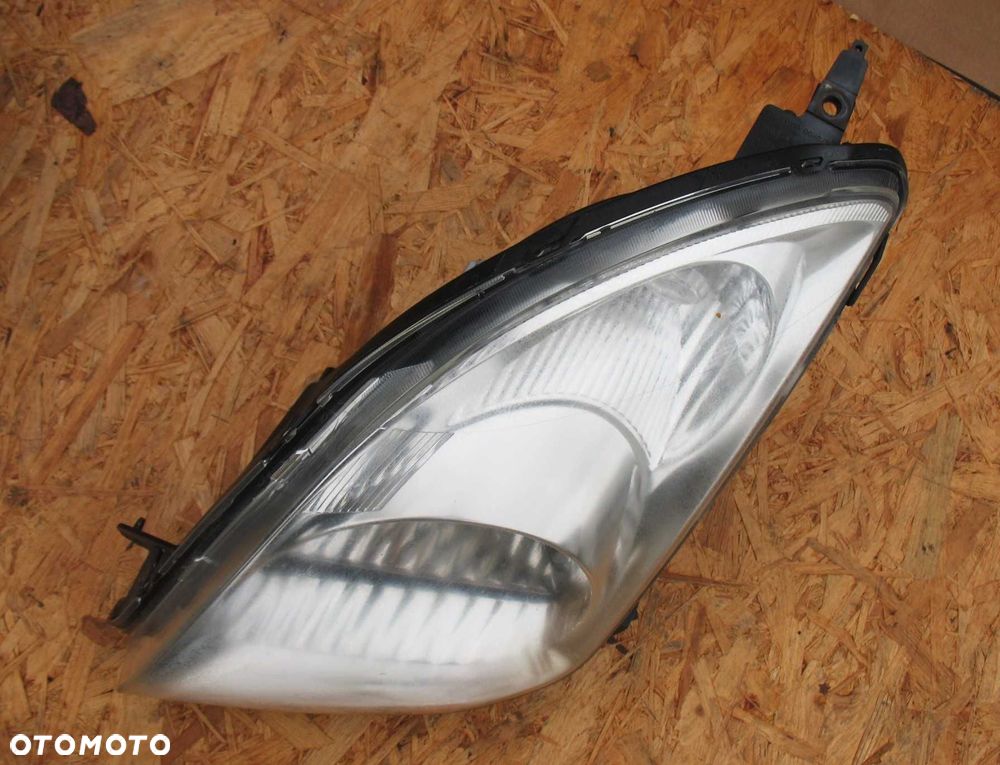Suzuki Swift IV 4 lampa Prawa przód oryginał UE 04-08r - 3