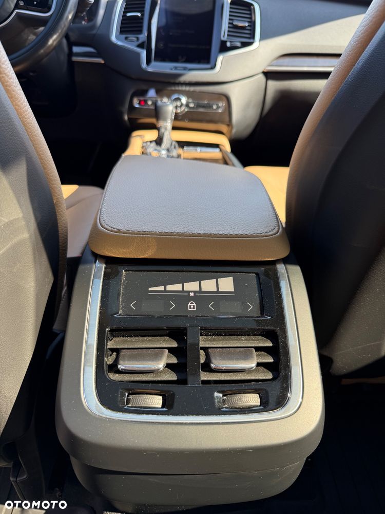 Volvo XC 90 T6 AWD Momentum 7os - 28
