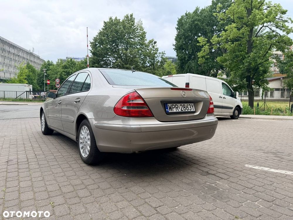 Mercedes-Benz E-Class 2004 photo 2