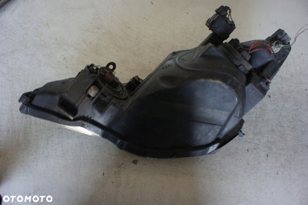 TOYOTA PREVIA LAMPA PRAWY PRZÓD - 4