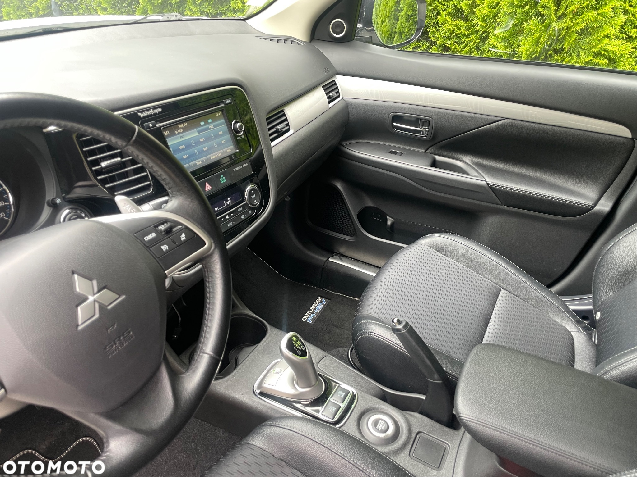 Mitsubishi Outlander 2.0 4WD Plug-In Hybrid - 32
