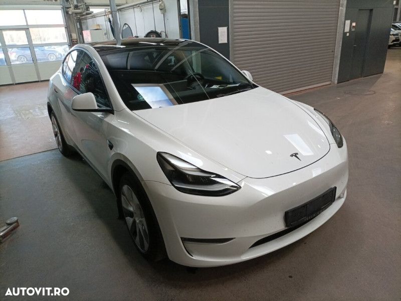 Tesla Model Y - 2