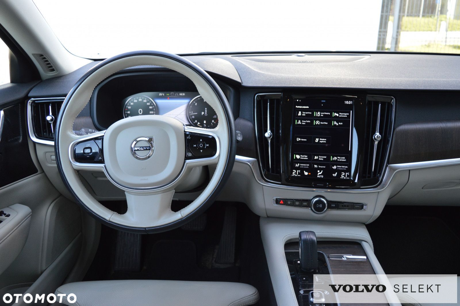 Volvo V90 Cross Country - 26
