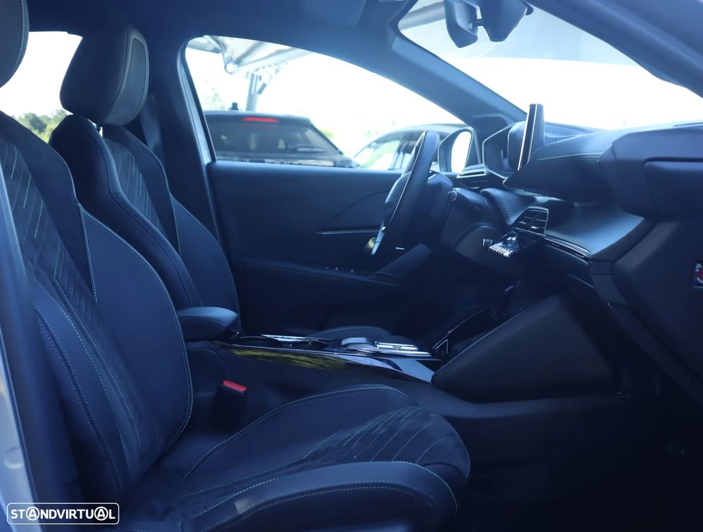 Peugeot e-208 GT - 22